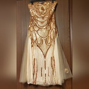 Women's Gold Embellished Dress Size Large in Excellent Condition